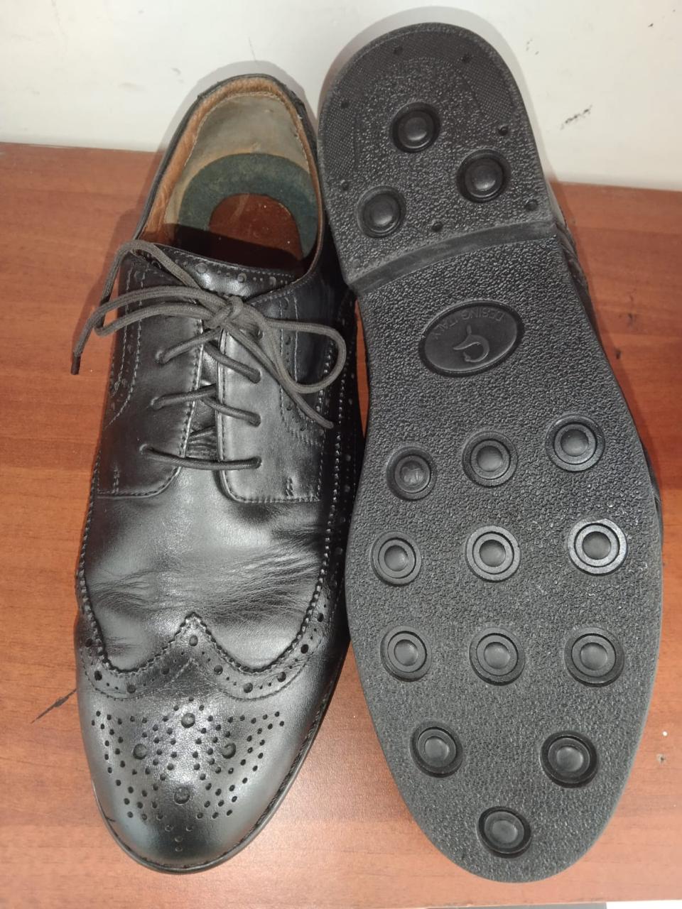 Remonta de zapatos de hombre después de la reparación