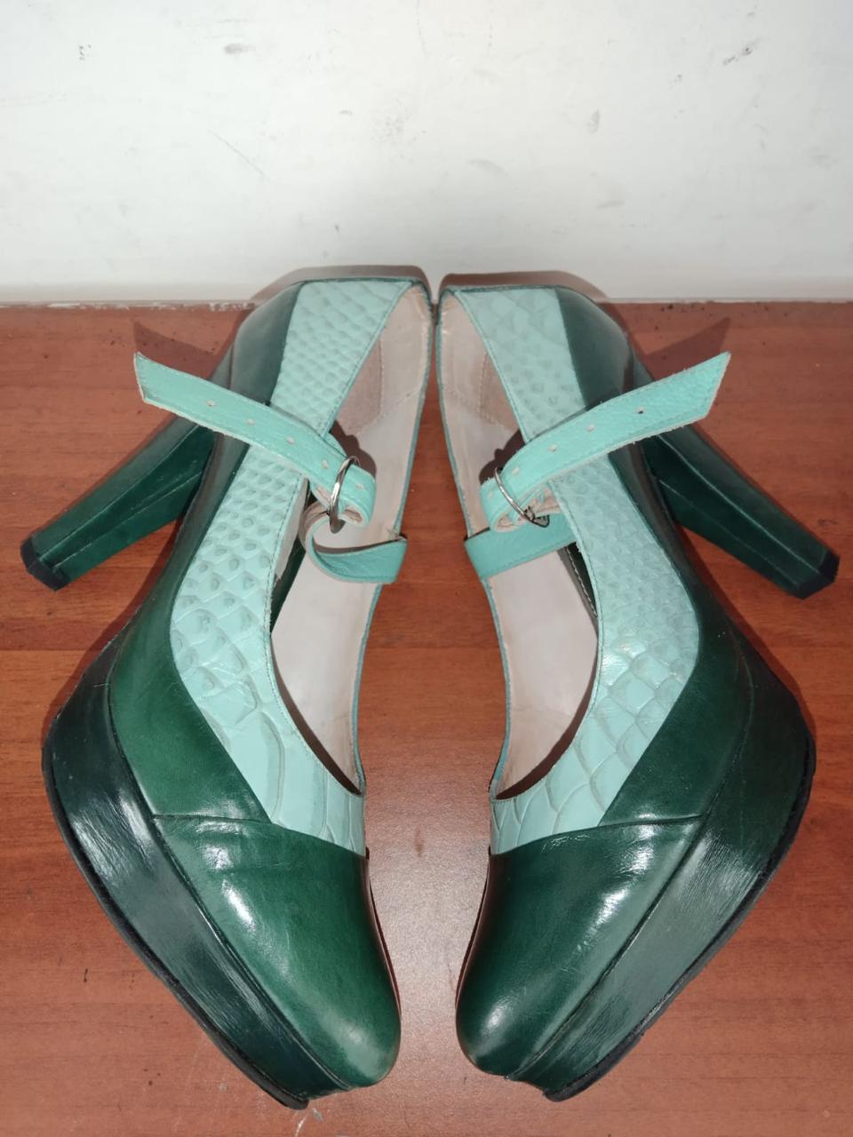 Pegado de zapatos después de la reparación