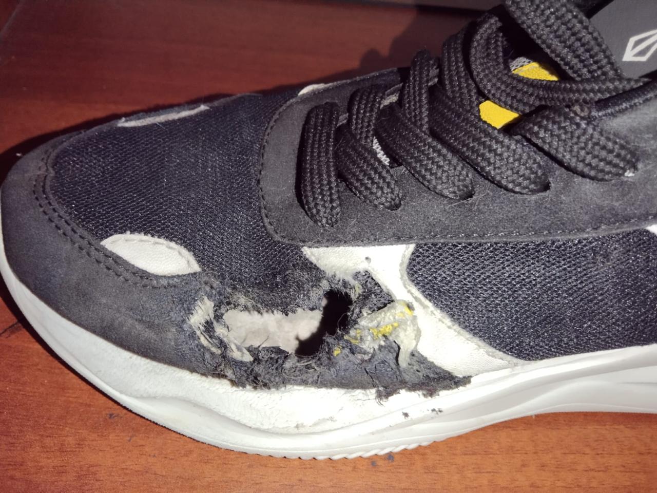 Reparación de capellada en tenis — antes de la reparación