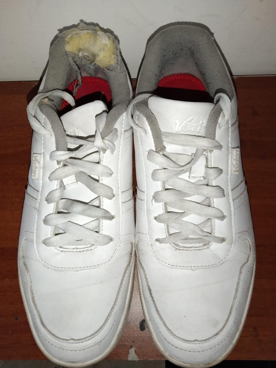 Cambio de cuello en tenis — antes de la reparación