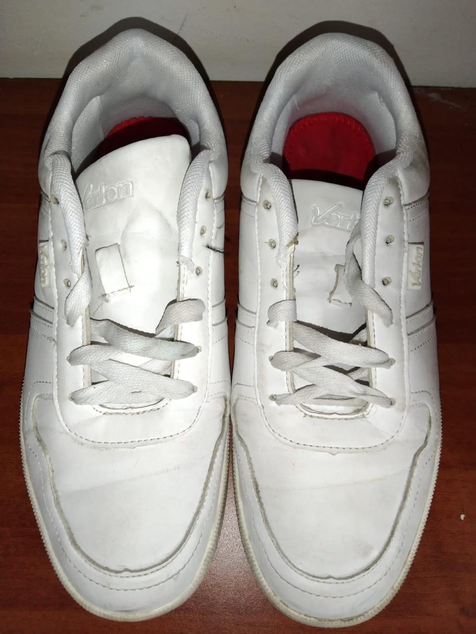 Cambio de cuello en tenis — después de la reparación