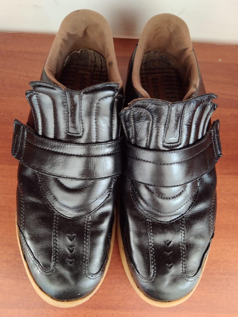 Teñido de mocasines de cuero