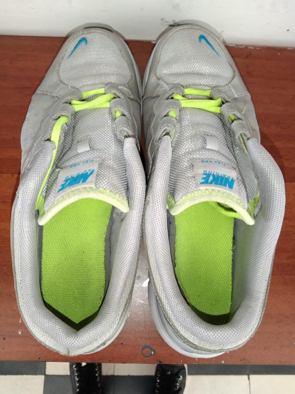 Zapatos sucios (lavandería)