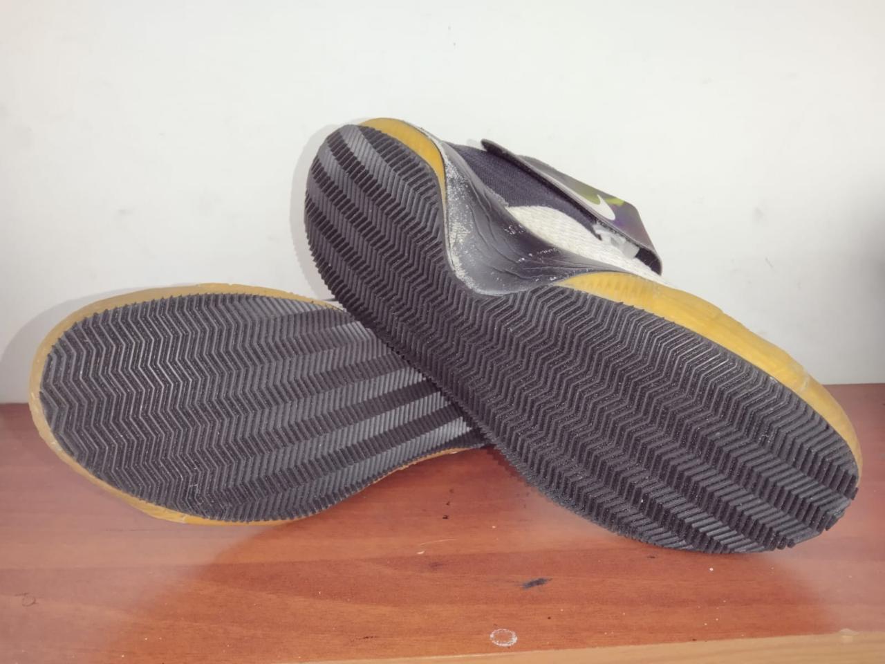 Blanqueo de suela deportiva — después de la reparación