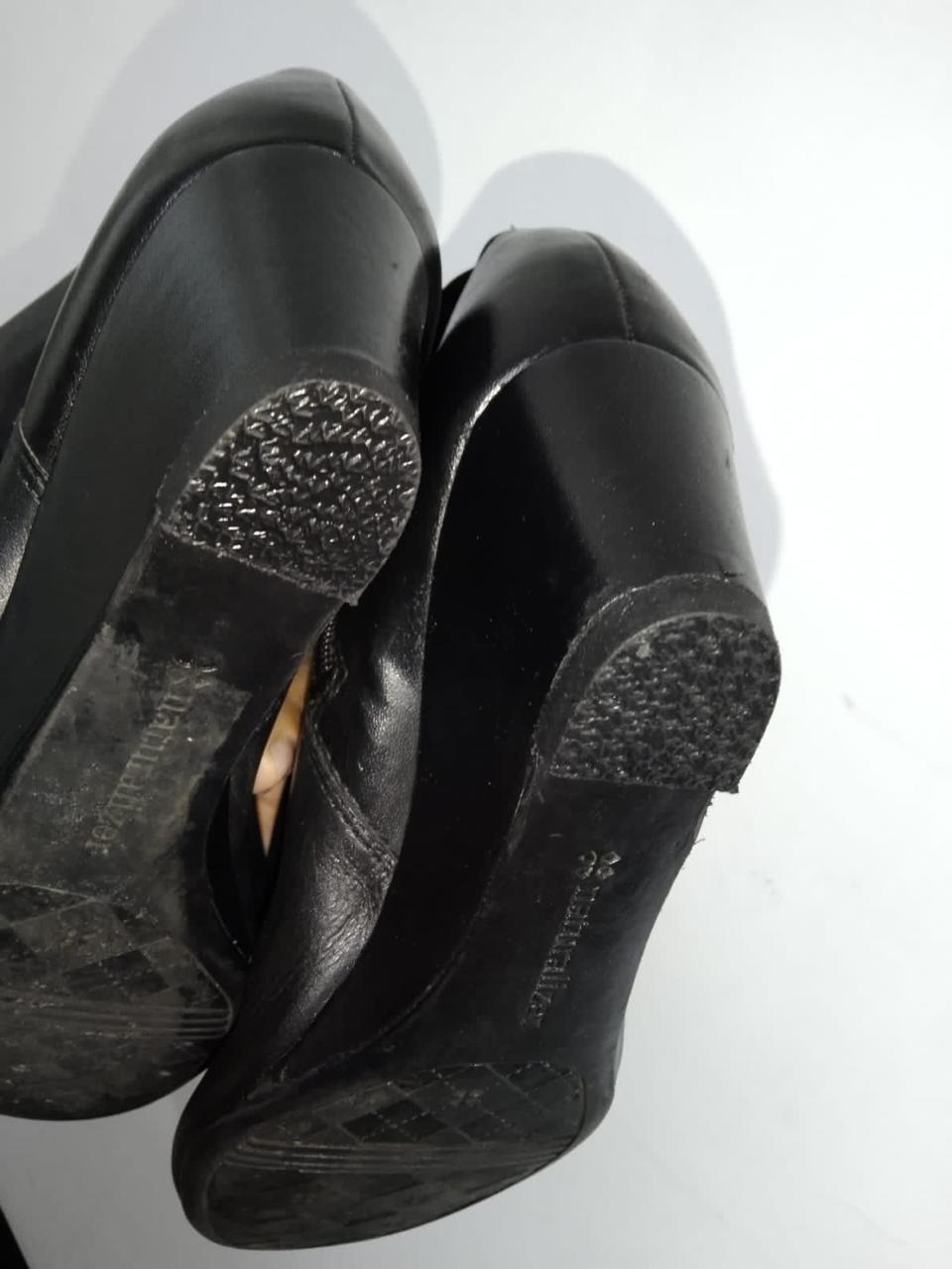 Reparación de tacón en zapato de cuero