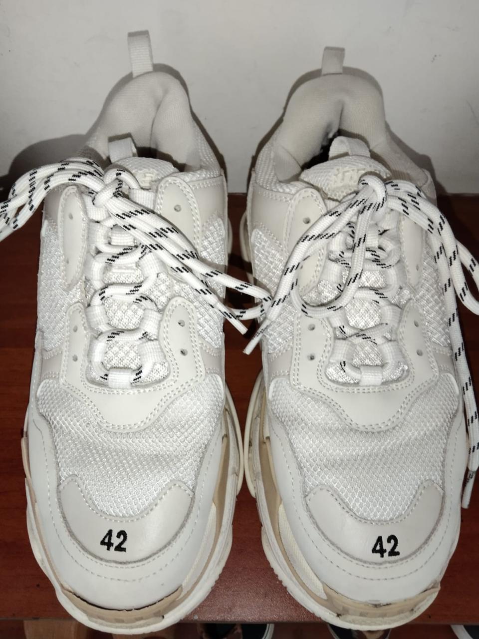 Lavado profundo de tenis — después de la reparación