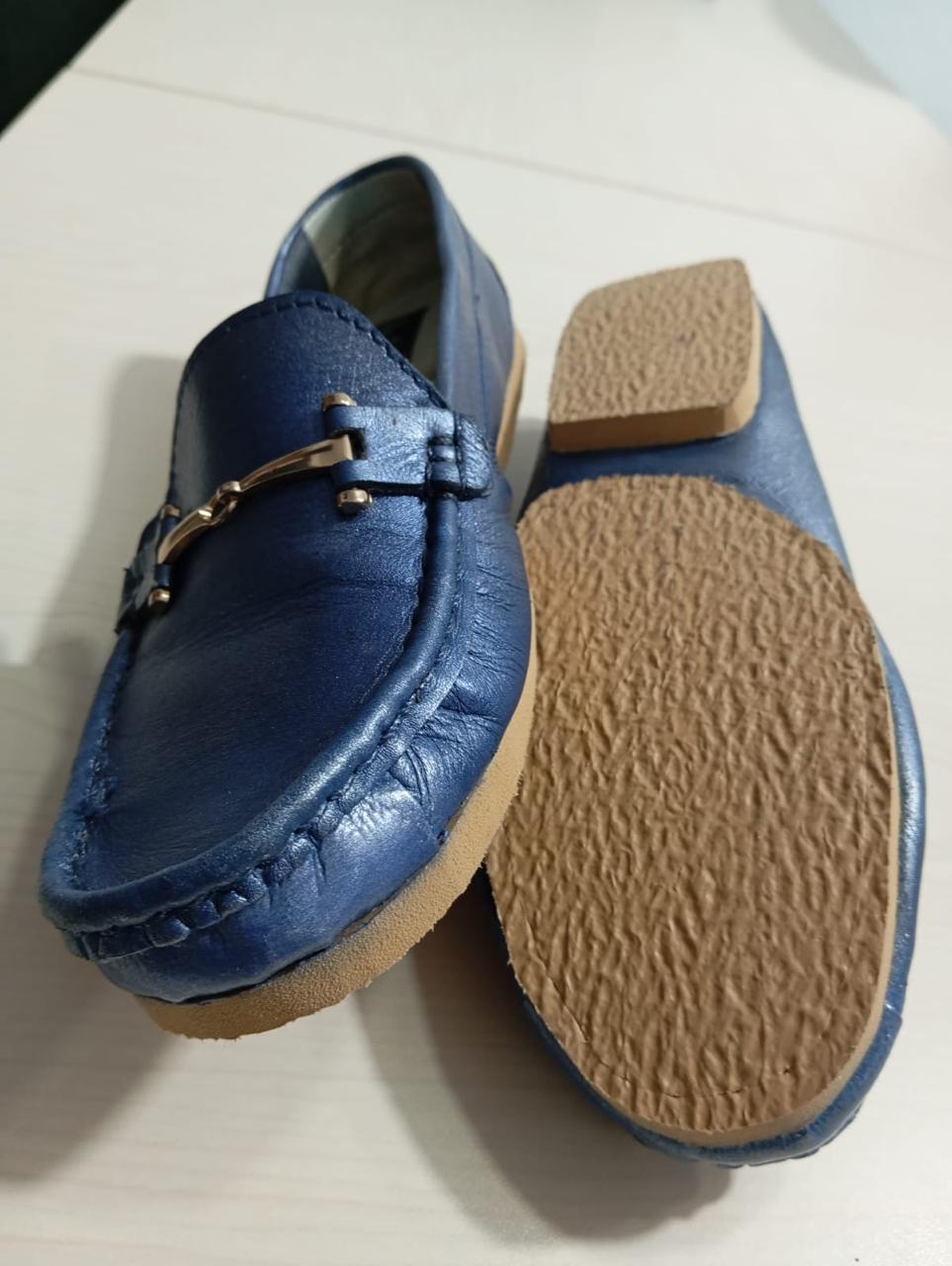 Remonta de zapatos de dama después de la reparación